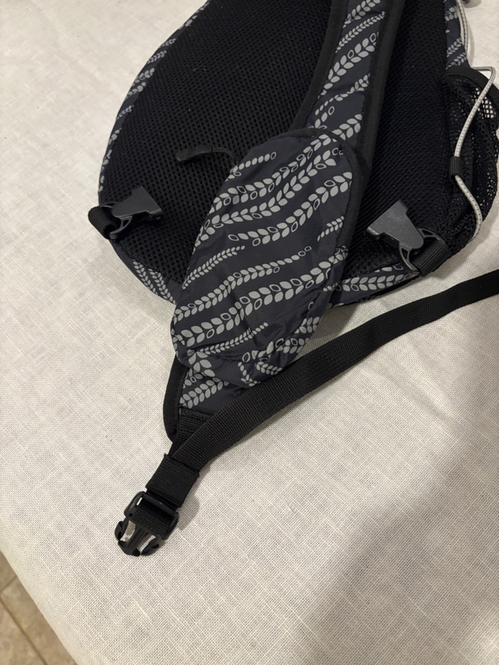 Eddie Bauer Black and Gray Patterned Sling Backpack - Picture 9 of 11